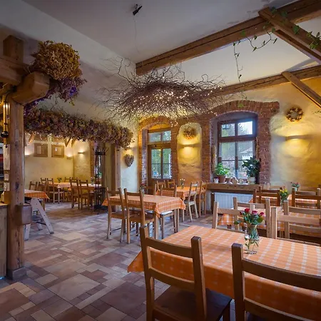 Gosciniec Pod Lipa Couette-café 3*