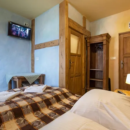 Bed & Breakfast Gosciniec Pod Lipa 3*