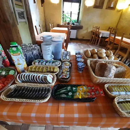 Gosciniec Pod Lipa לינה וארוחת בוקר שצ'קלארסקה פוראובה