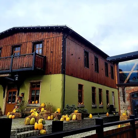 Gosciniec Pod Lipa B&B 스클라르스카포렘바