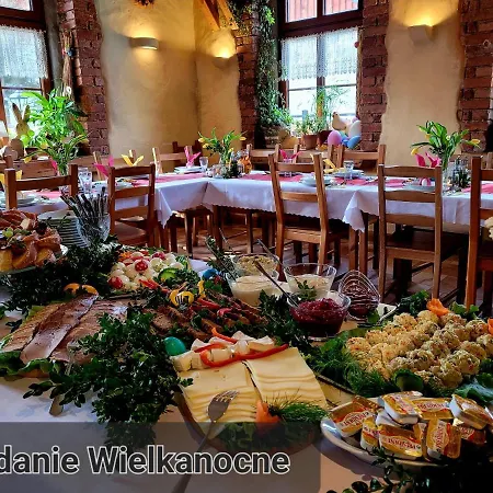 לינה וארוחת בוקר Gosciniec Pod Lipa שצ'קלארסקה פוראובה