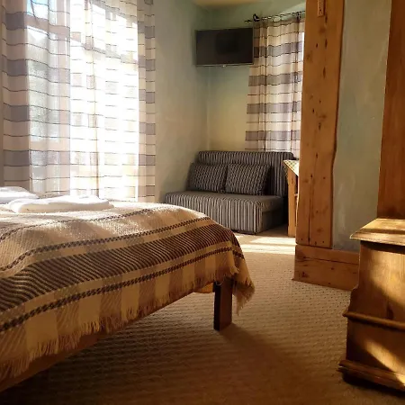 B&B Gosciniec Pod Lipa 스클라르스카포렘바