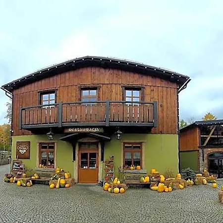 Bed & Breakfast Gosciniec Pod Lipa 3*