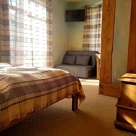 Gosciniec Pod Lipa Bed & Breakfast